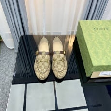 Gucci Flat Shoes